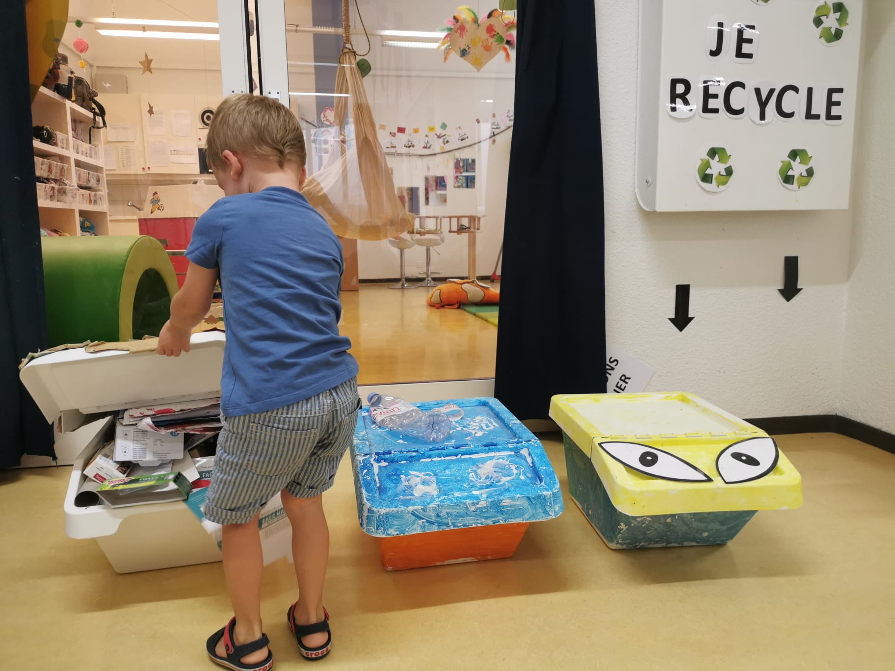 On Recycle À La Crèche
