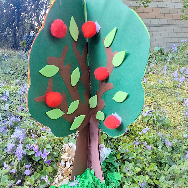 Arbre à 4 saisons à la crèche Les Petits Acrobates à Lausanne