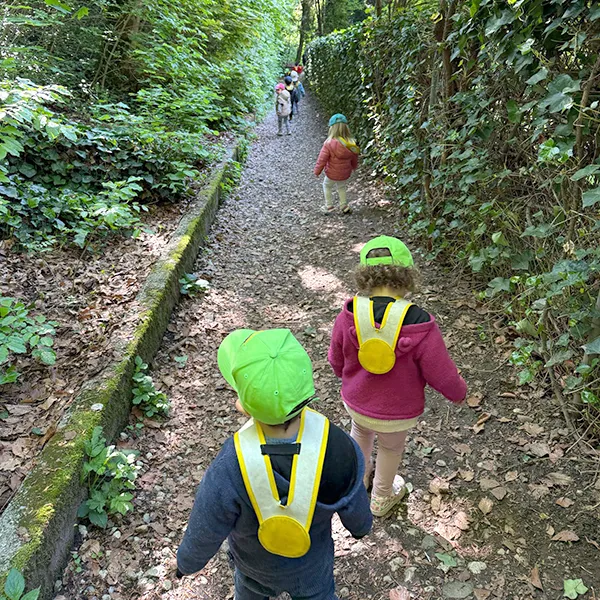 Et si on faisait pousser une tomate - Crèche Les Petits Acrobates à Lausanne