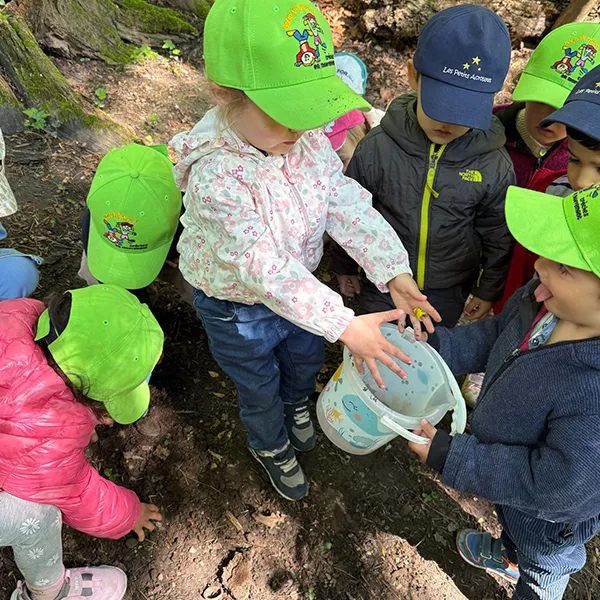 Et si on faisait pousser une tomate - Crèche Les Petits Acrobates à Lausanne