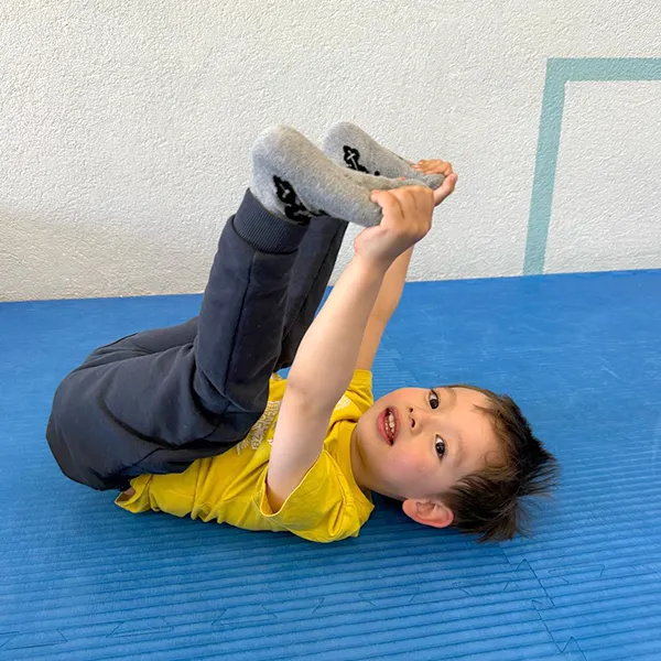 Le sport comme un jeu à la crèche Les Petits Acrobates