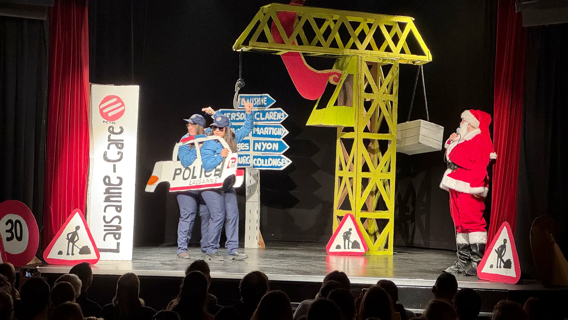 Petits Acrobates Noel Grue Lausanne Gare 00