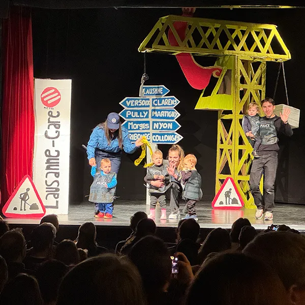 Petits Acrobates Noel Grue Lausanne Gare 07