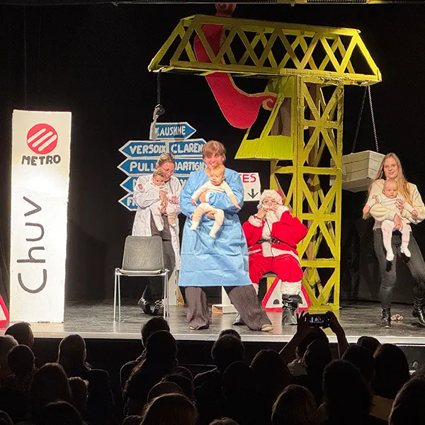 Petits Acrobates Noel Grue Lausanne Gare 09