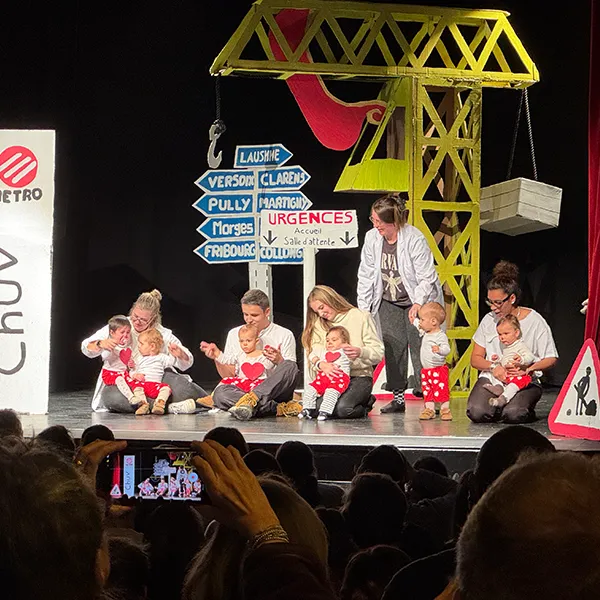 Petits Acrobates Noel Grue Lausanne Gare 11