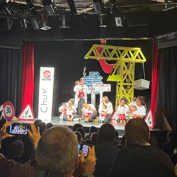 Petits Acrobates Noel Grue Lausanne Gare 12