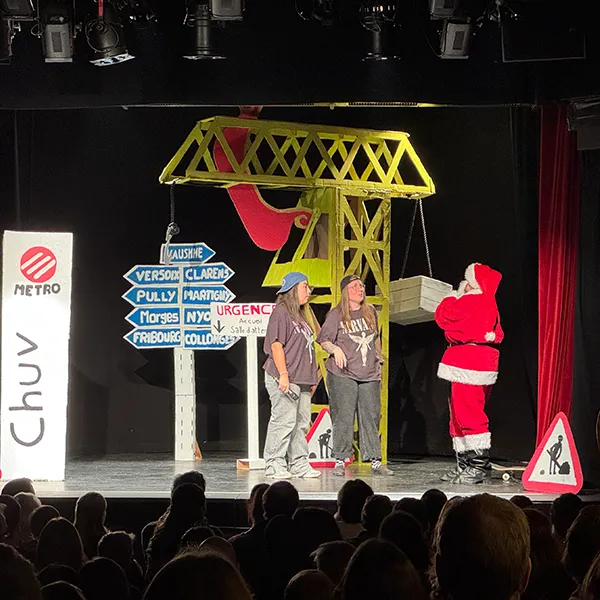 Petits Acrobates Noel Grue Lausanne Gare 13