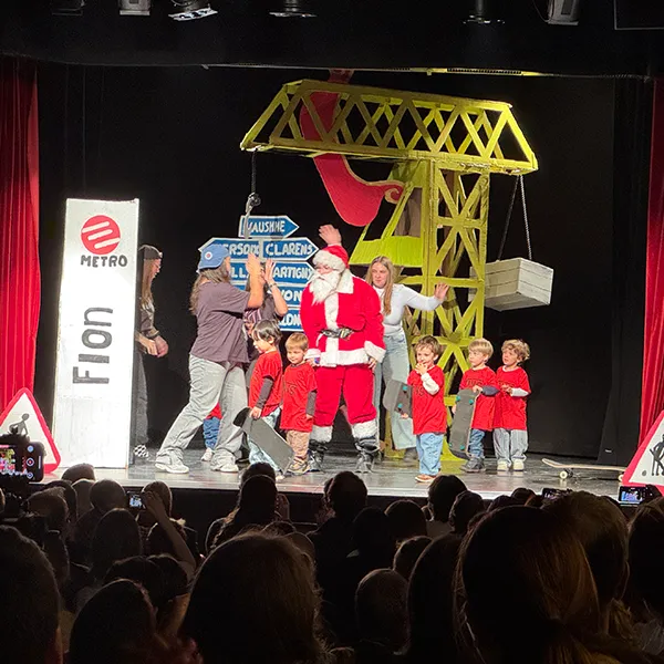 Petits Acrobates Noel Grue Lausanne Gare 14