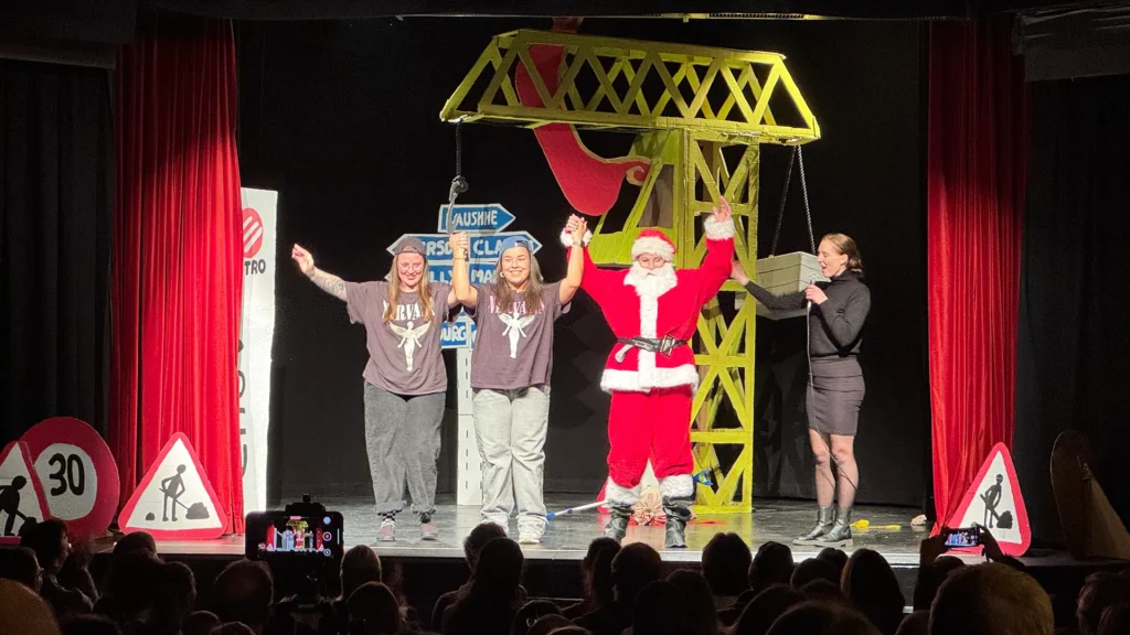 Petits Acrobates Noel Grue Lausanne Gare 17