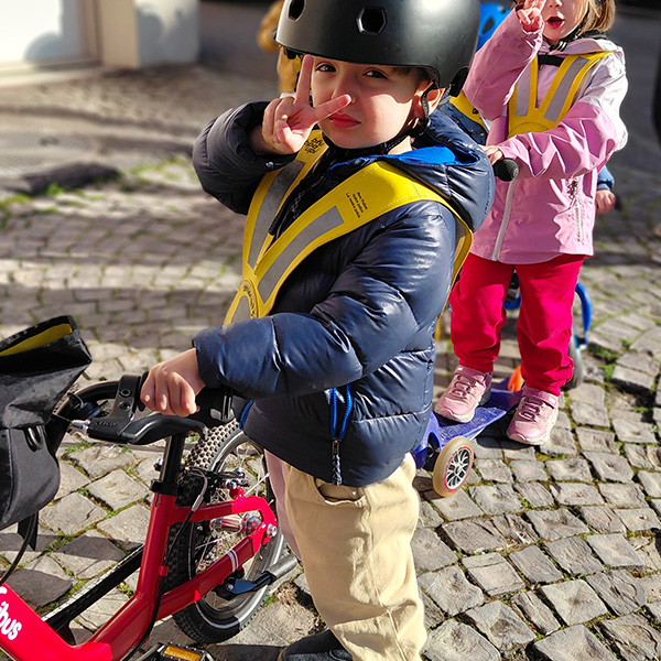 Enfants Trottinette Defi 10 Petits Acrobates Lausanne 01
