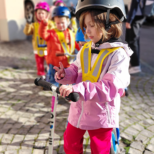 Enfants Trottinette Defi 10 Petits Acrobates Lausanne 02