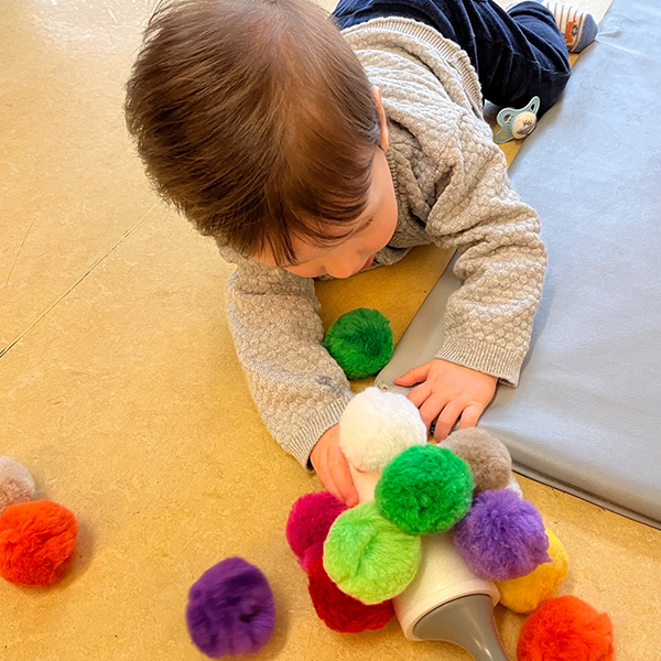 Motricite Fine Pompons Nurserie Lausanne Montchoisi 04