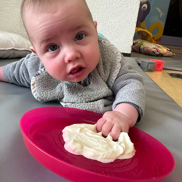 Creche Petits Acrobates Atelier Sensoriel Banane Lausanne 01