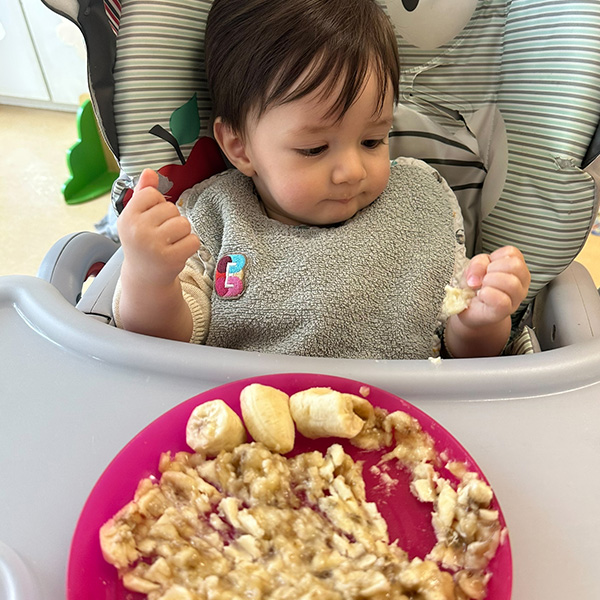 Creche Petits Acrobates Atelier Sensoriel Banane Lausanne 02