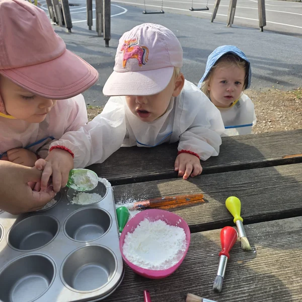 Les Petits Acrobates Fabrication Peinture Lausanne Montchoisi 03