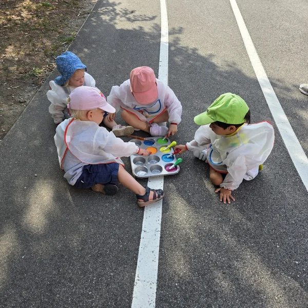 Les Petits Acrobates Fabrication Peinture Lausanne Montchoisi 09