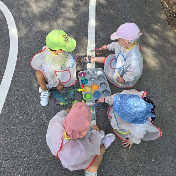Les Petits Acrobates Fabrication Peinture Lausanne Montchoisi 10