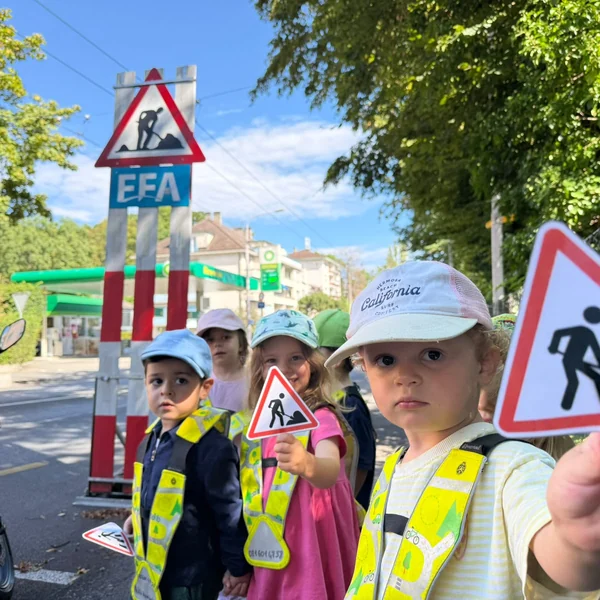 Petits Acrobates Panneaux Signalisation Lausanne 05
