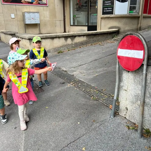 Petits Acrobates Panneaux Signalisation Lausanne 09